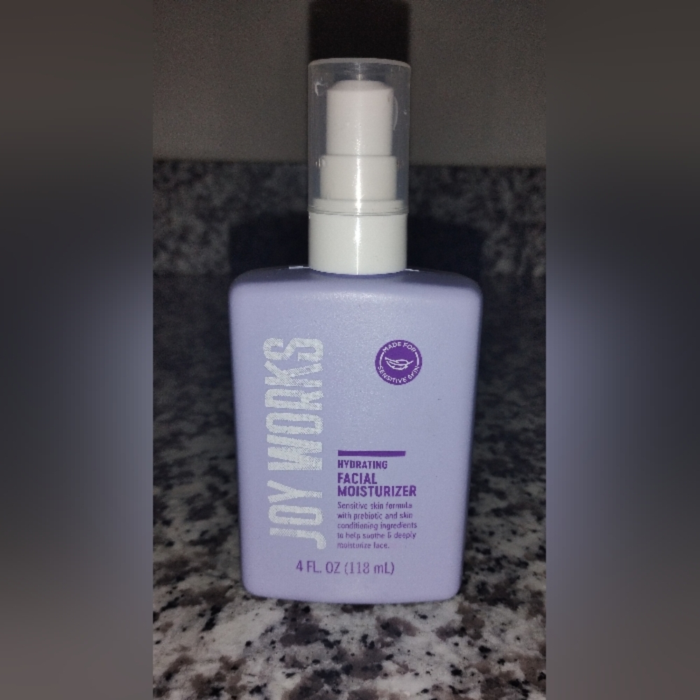 Hydrating Facial Moisturizer - Purple